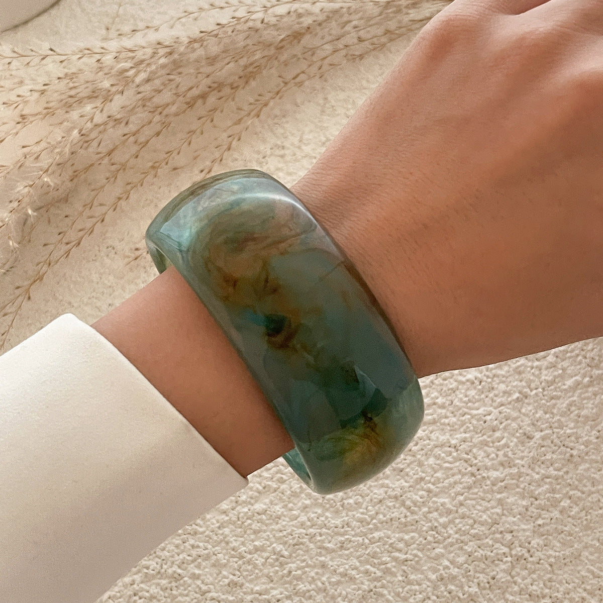 Chunky Resin Bangles – Bold Minimal Aesthetic Bracelet Stack for Women