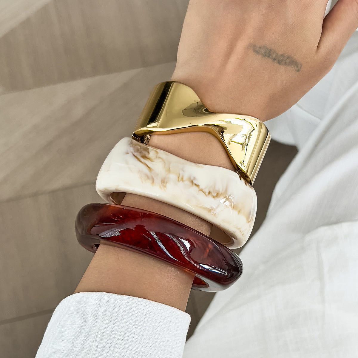 Crossed Metal Spring Bracelet | Modern Flex