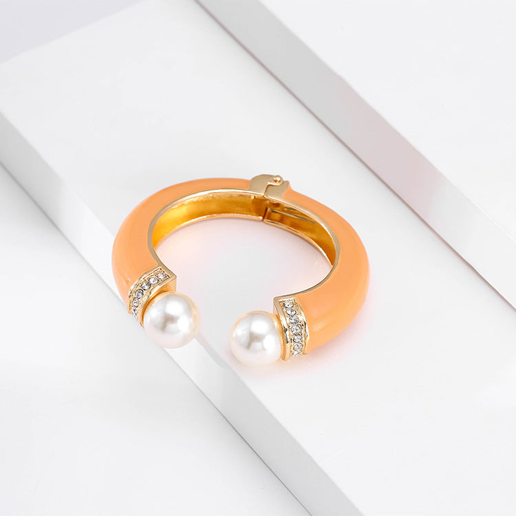 Elegant Gold & Pearl Cuff Bracelet – Luxury Statement Jewelry for Modern Women