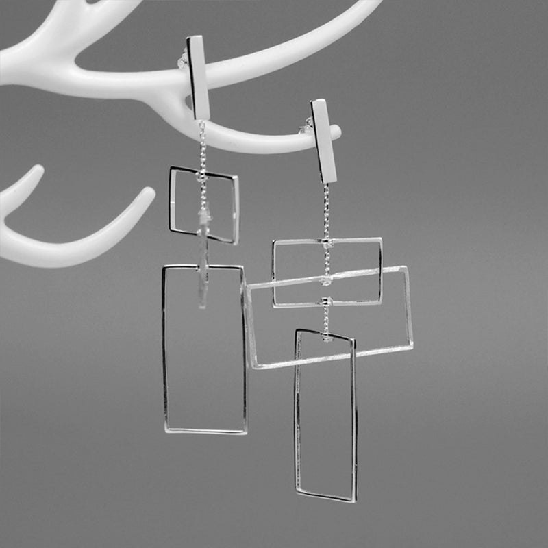 Minimal Gold Drop Earrings – Elegant Women’s Luxury Statement
