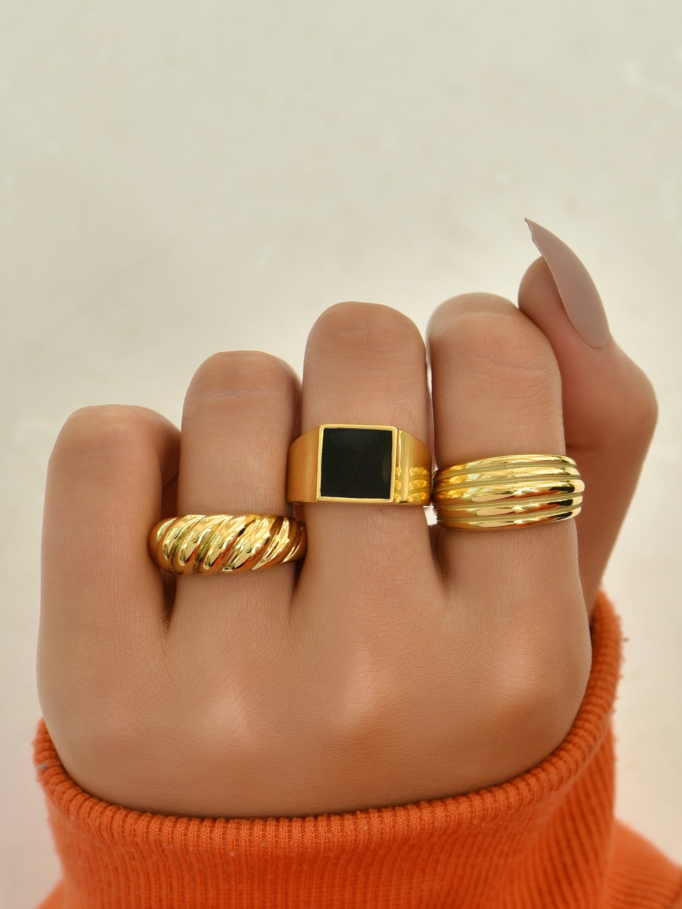Minimal Gold Ring Stack for Effortless Chic Everyday Style