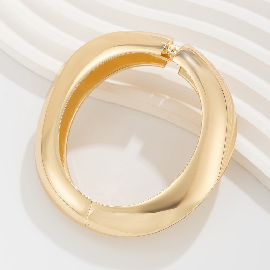 Translucent Resin Bracelet – Bold & Minimalist Statement Jewelry