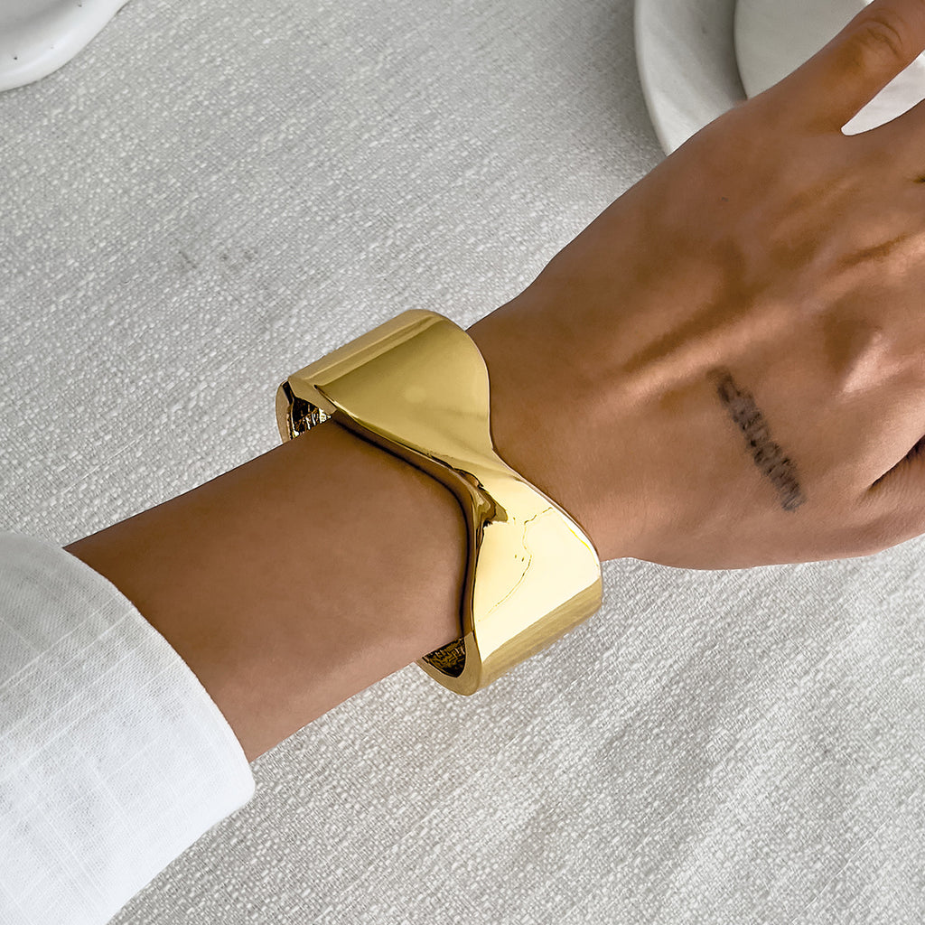 Crossed Metal Spring Bracelet | Modern Flex
