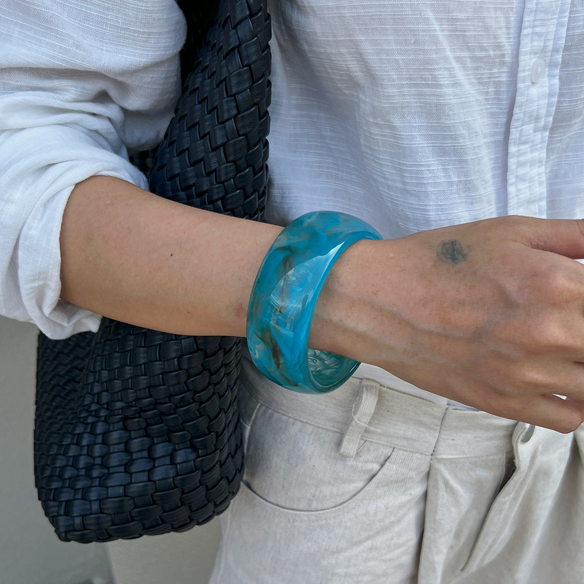 Chunky Resin Bangles – Bold Minimal Aesthetic Bracelet Stack for Women