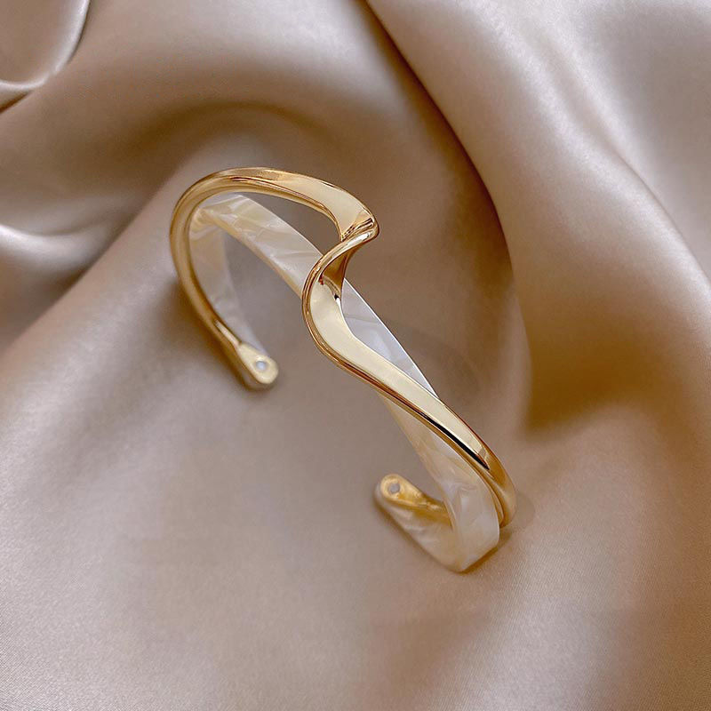 Luxe Curve | Modern Statement Bracelet